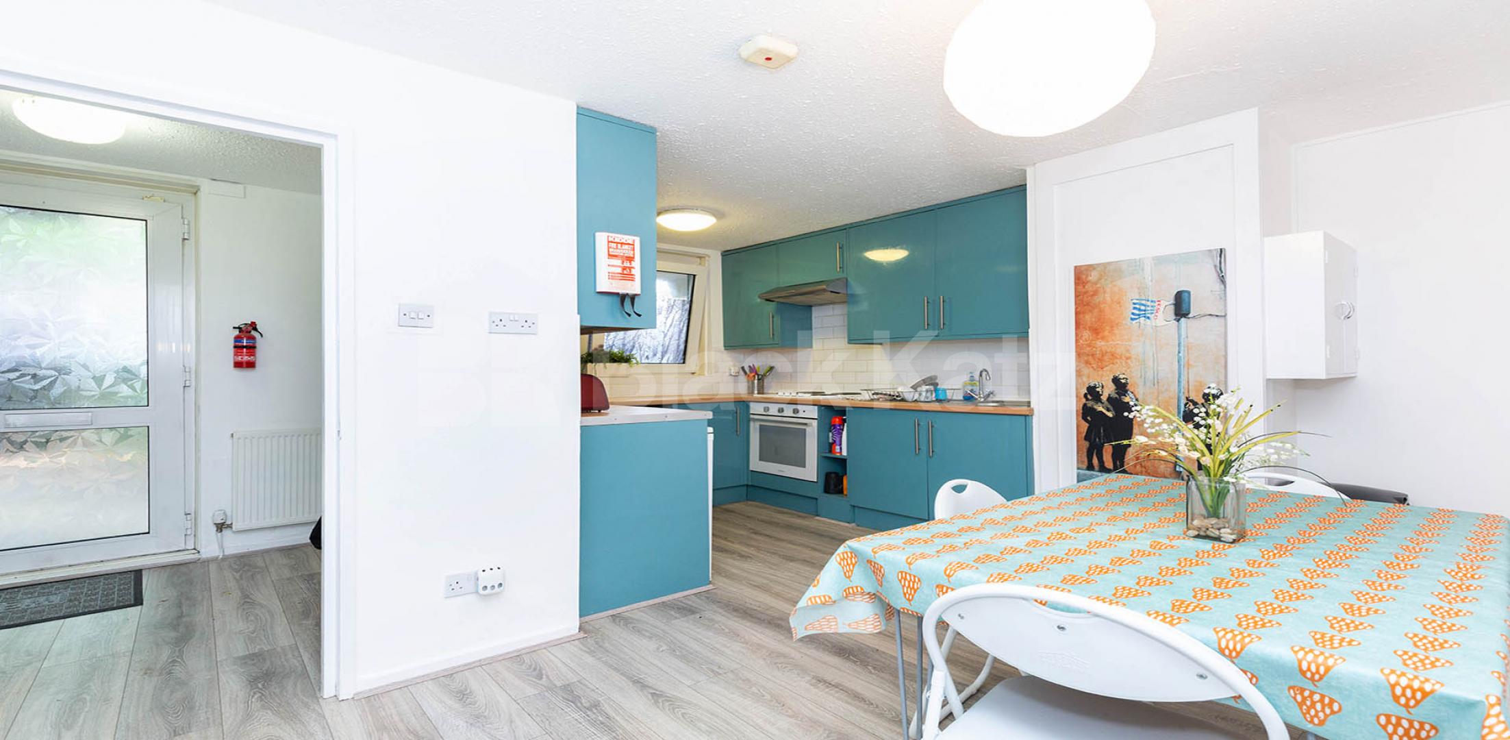 			3 Bedroom, 1 bath, 1 reception Flat			 Oakley Square, Camden